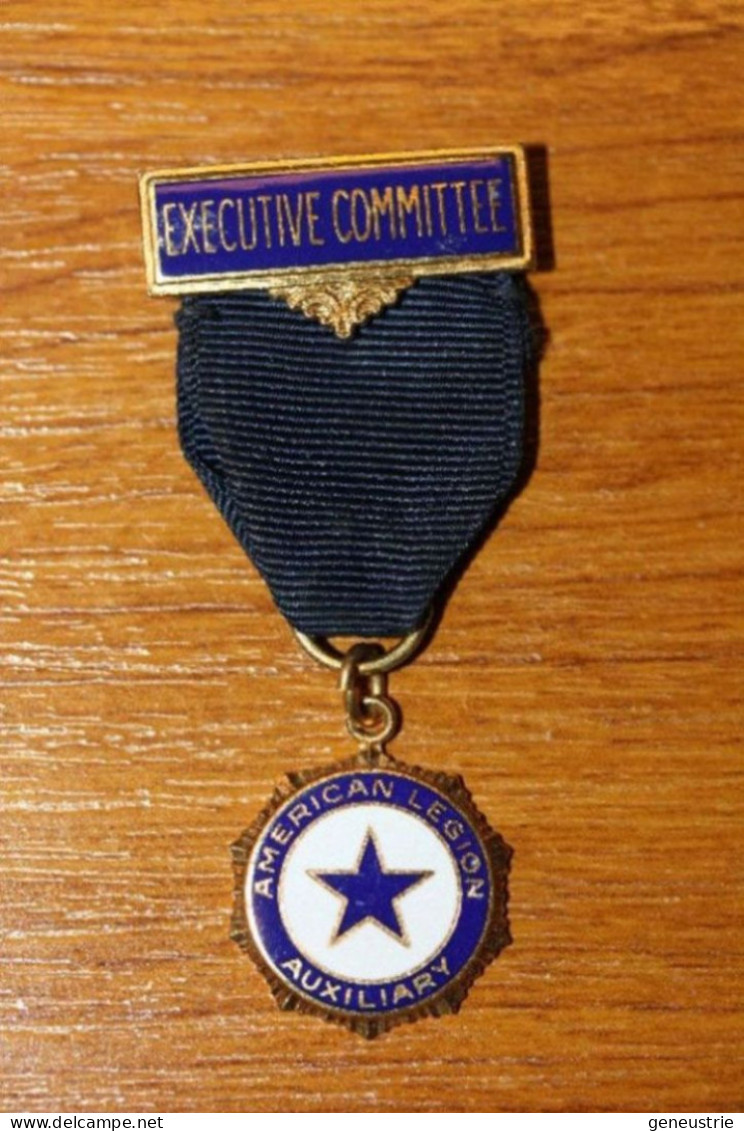 Belle Décoration "American Legion Auxiliary / Executive Committee" Etats-Unis - United States - Estados Unidos