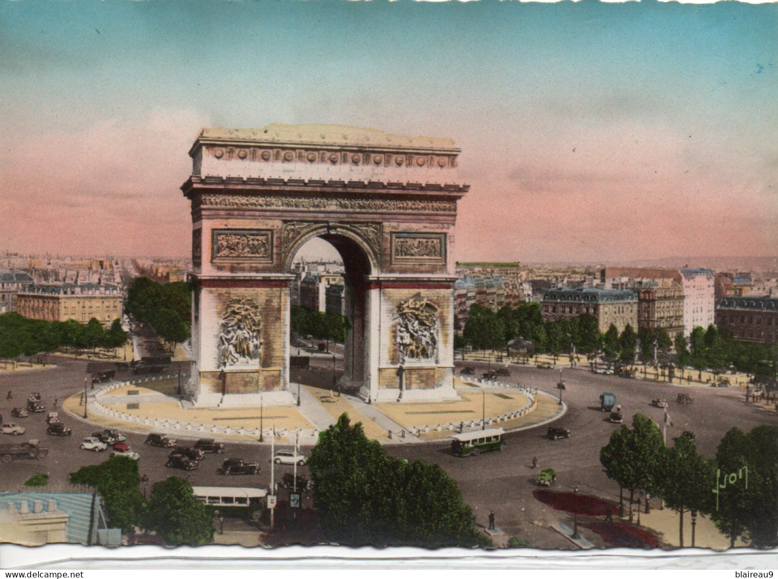 Place De L Etoile    10,2/15 - Arc De Triomphe