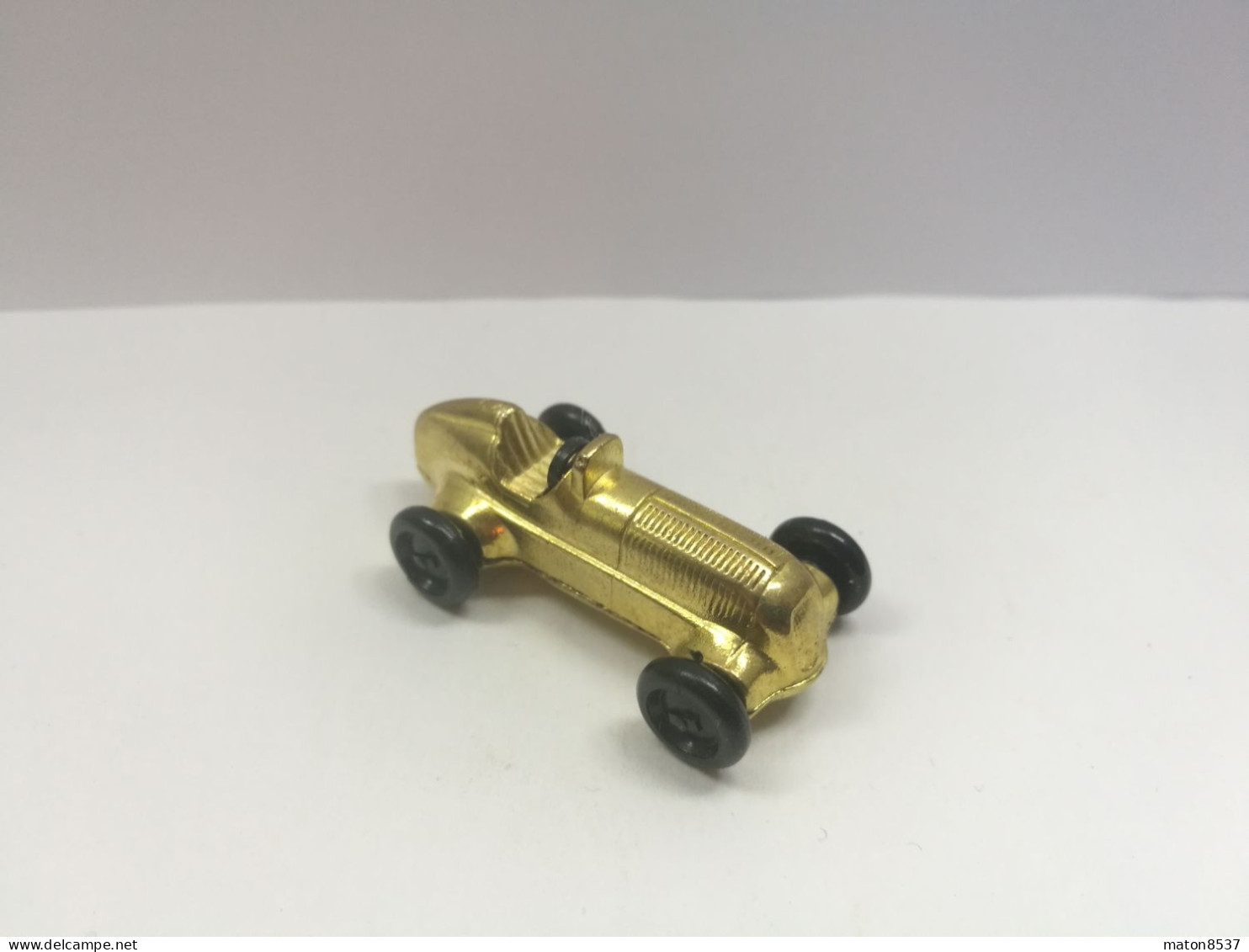 Kinder :  610157   Goldene Zeiten Des Automobilsports 2002 - Modell 1 - Metalen Beeldjes