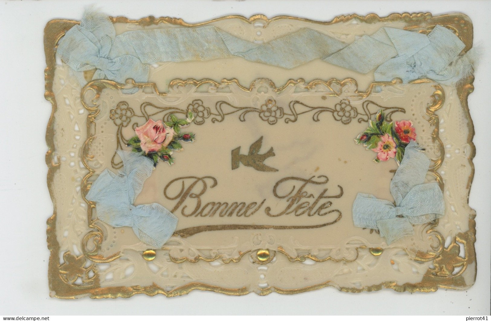 FLEURS - Très Jolie Carte CELLULOID Avec Dorures Fleurs Hirondelle Ruban Bleu "Bonne Fête " - Flores
