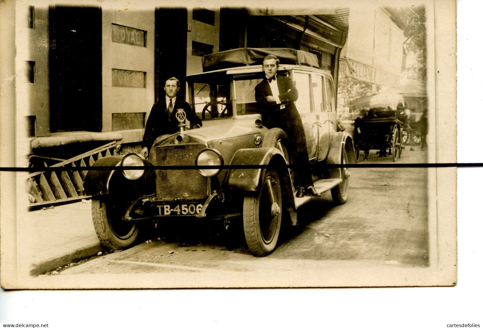 Carte Photo. CPA . D06. Nice. Ancienne Voiture , Devanture De L'hôtel Le ROYAL Promenade Des Anglais , - Cafés, Hôtels, Restaurants