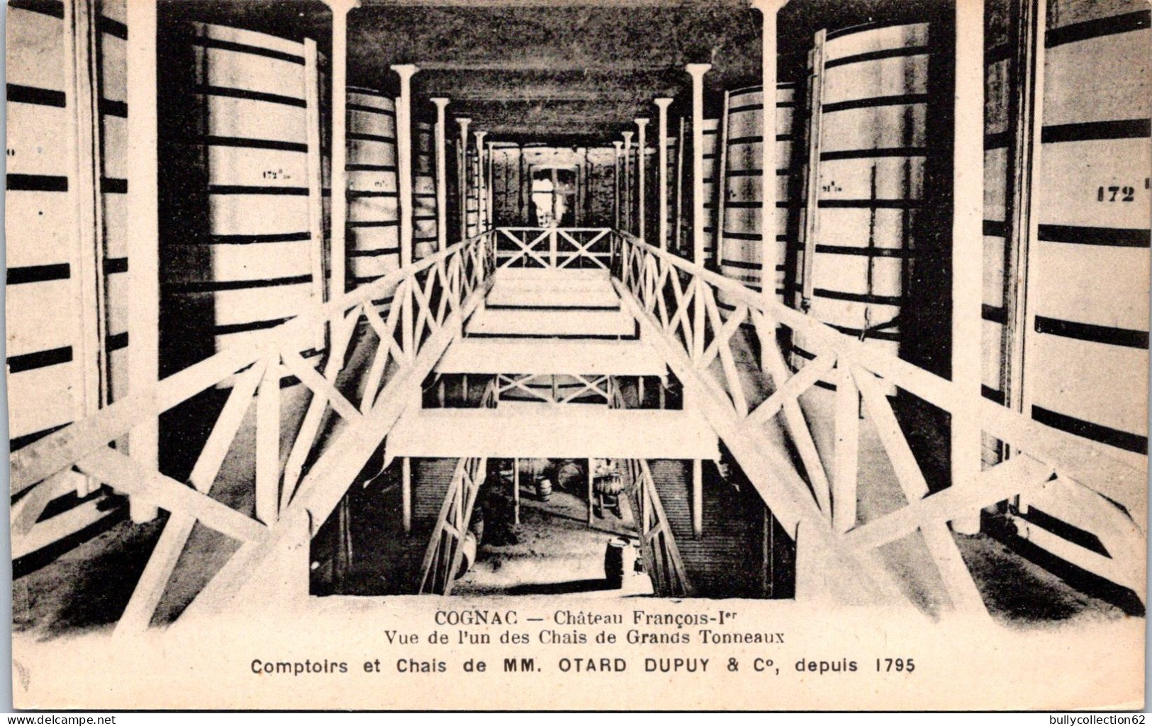 SELECTION -   COGNAC  -  Château François Ier . Vue De L'un Des Chais De Grands Tonneaux. MM. OTARD DUPUY & Cie. - Cognac