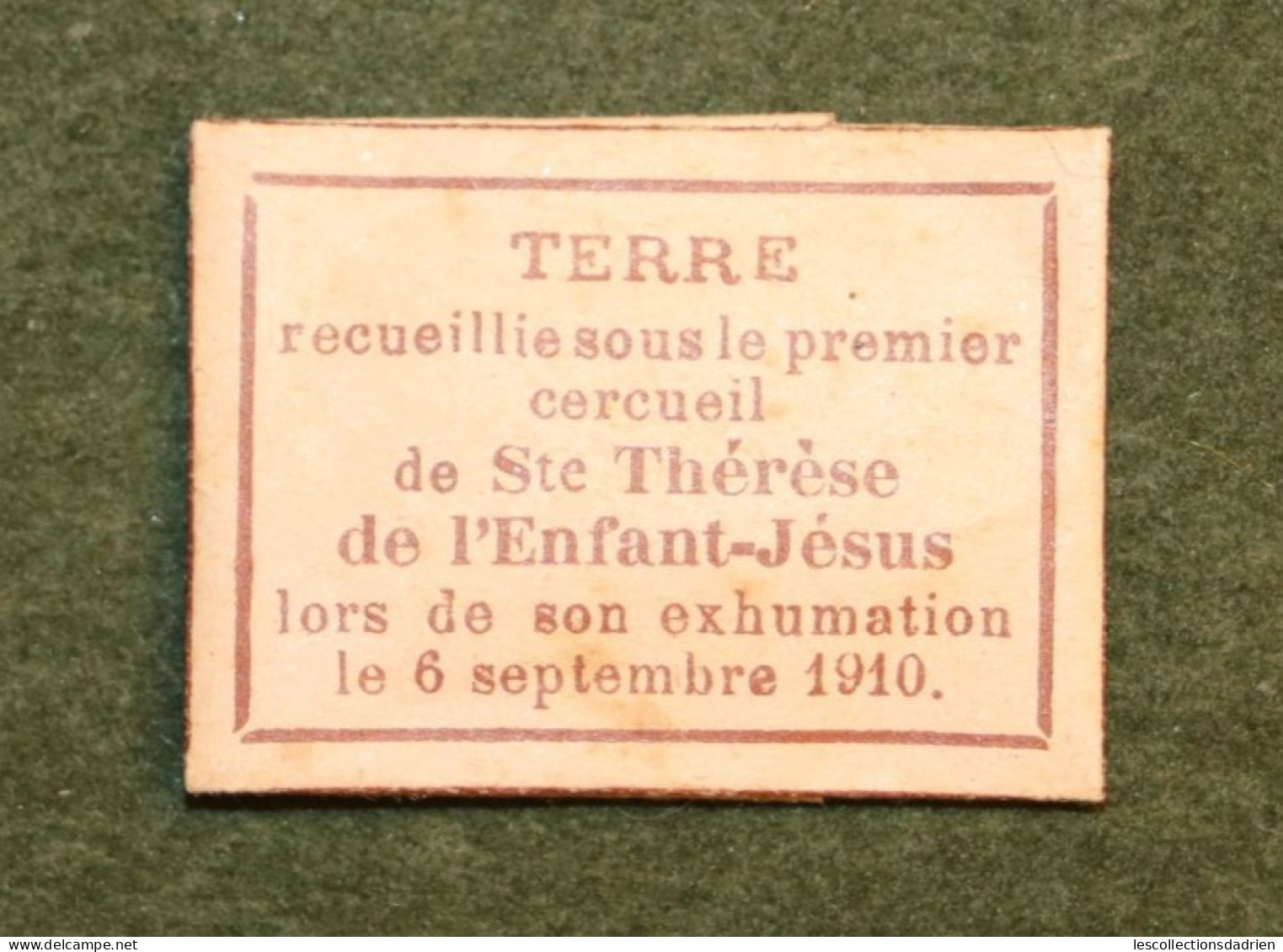 Relique - Terre Recueillie Sous Le Premier Cercueil De Sainte Thérèse Lors De Son Exhumation En 1910  - Relic - Religión & Esoterismo