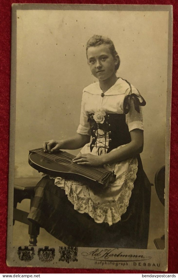 CDV German Girl In Costumes Plays The Zither By Ad Hartmann, Dessau, Germany - Ancianas (antes De 1900)