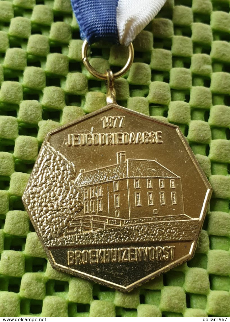 Medaile  : Jeugddriedaagse Broekhuizenworst 1977 -  Original Foto  !!  Medallion  Dutch - Sonstige & Ohne Zuordnung