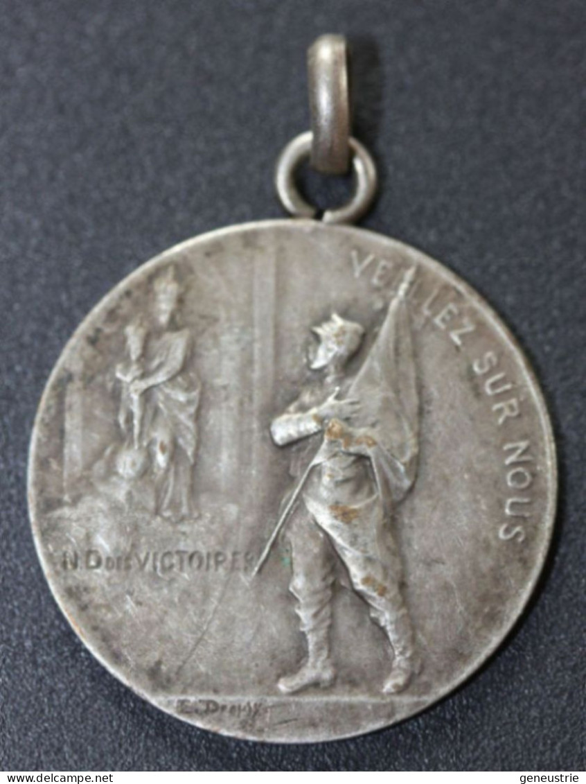 WW1 Beau Pendentif Médaille Religieuse De Poilu "Notre-Dame Des Victoires Veillez Sur Nous / 1914/1915" Signé Dropsy WWI - 1914-18