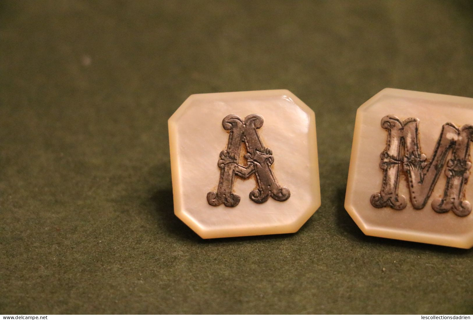 Anciens Boutons De Manchette En Nacre Et Monogrammes A Et M En Métal  - Cufflinks Mother-of-pearl - Other & Unclassified