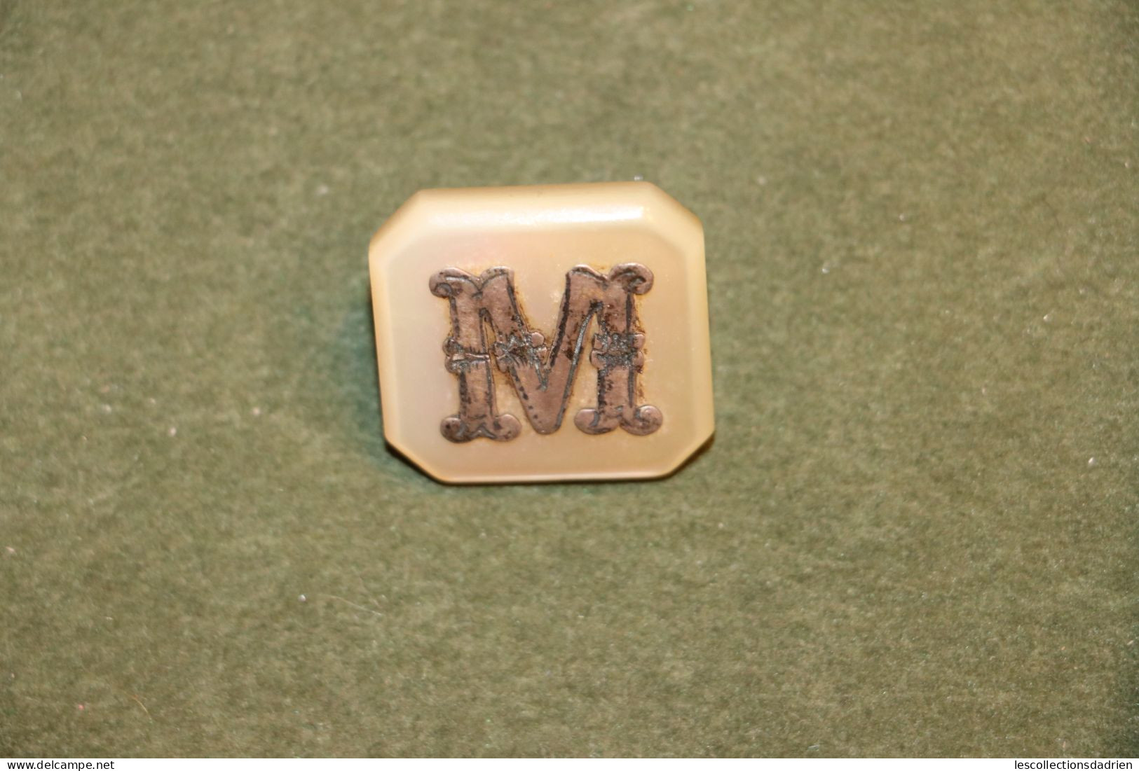 Anciens boutons de manchette en nacre et monogrammes A et M en métal  - cufflinks mother-of-pearl