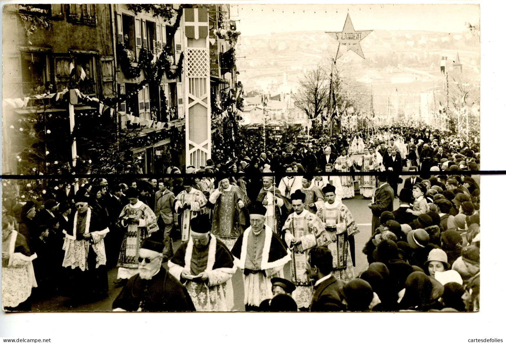 CRTE PHOTO. CPA . JURA.D39. Saint Laurent Du Jura . Procession, Curé , Prêtre , Défilé Religieux - Sonstige & Ohne Zuordnung