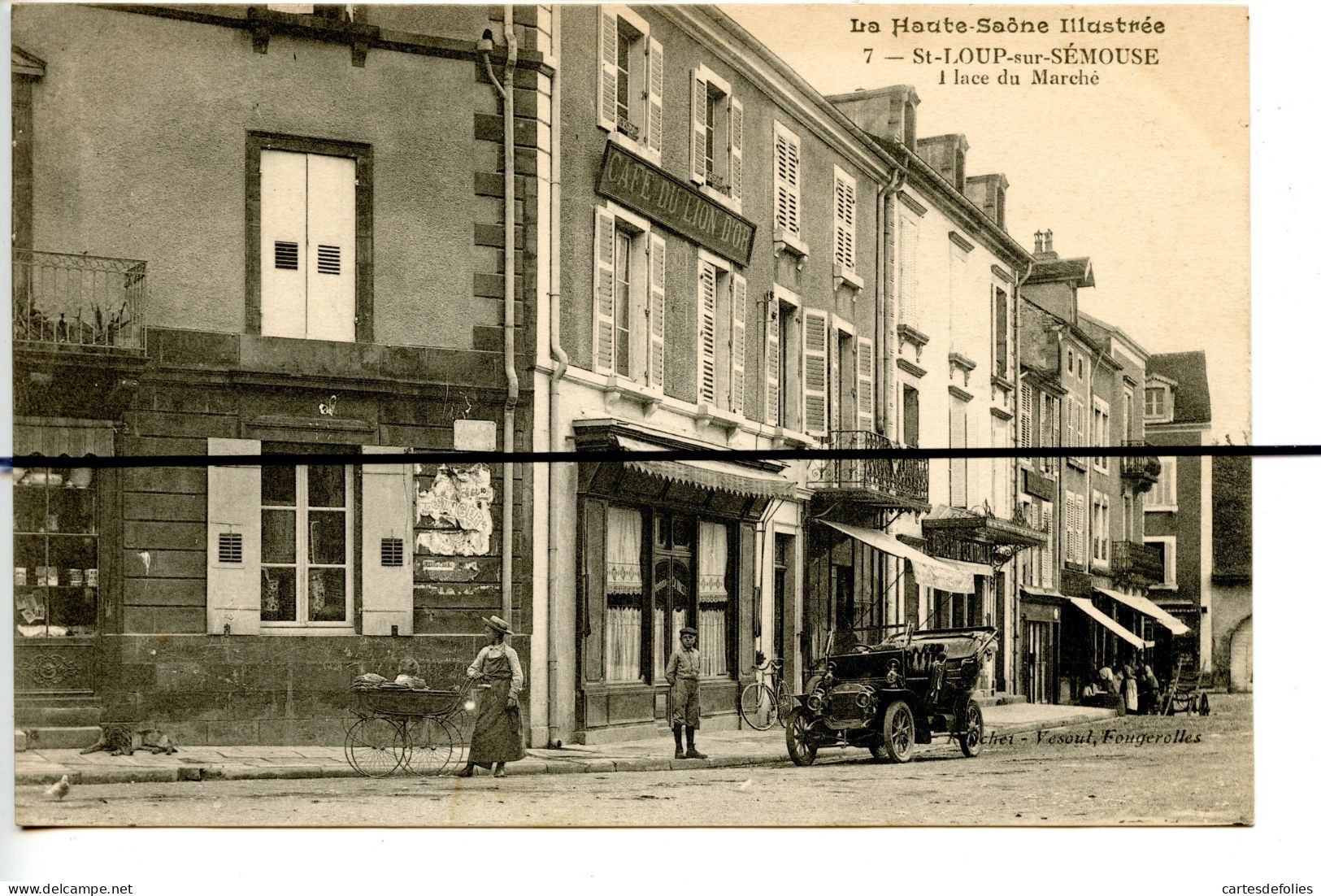 CPA . D70. Saint-Loup-sur-Sémouse . Place Du Marché - Saint-Loup-sur-Semouse