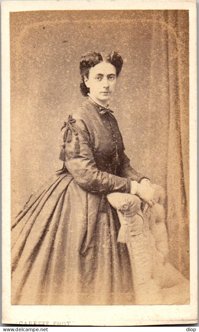  Carte De Visite Cdv Photo Vintage Albumen Carette Lille Jeune Femme Mode - Anonyme Personen