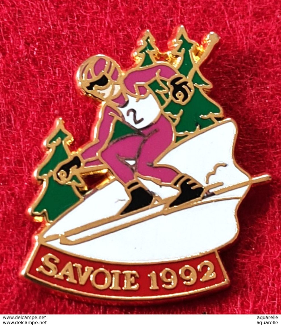 SUPER PIN'S JO OLYMPIQUE SAVOIE 92, Descente En Zamac Base Or, Format 2,5X3,2cm - Olympic Games