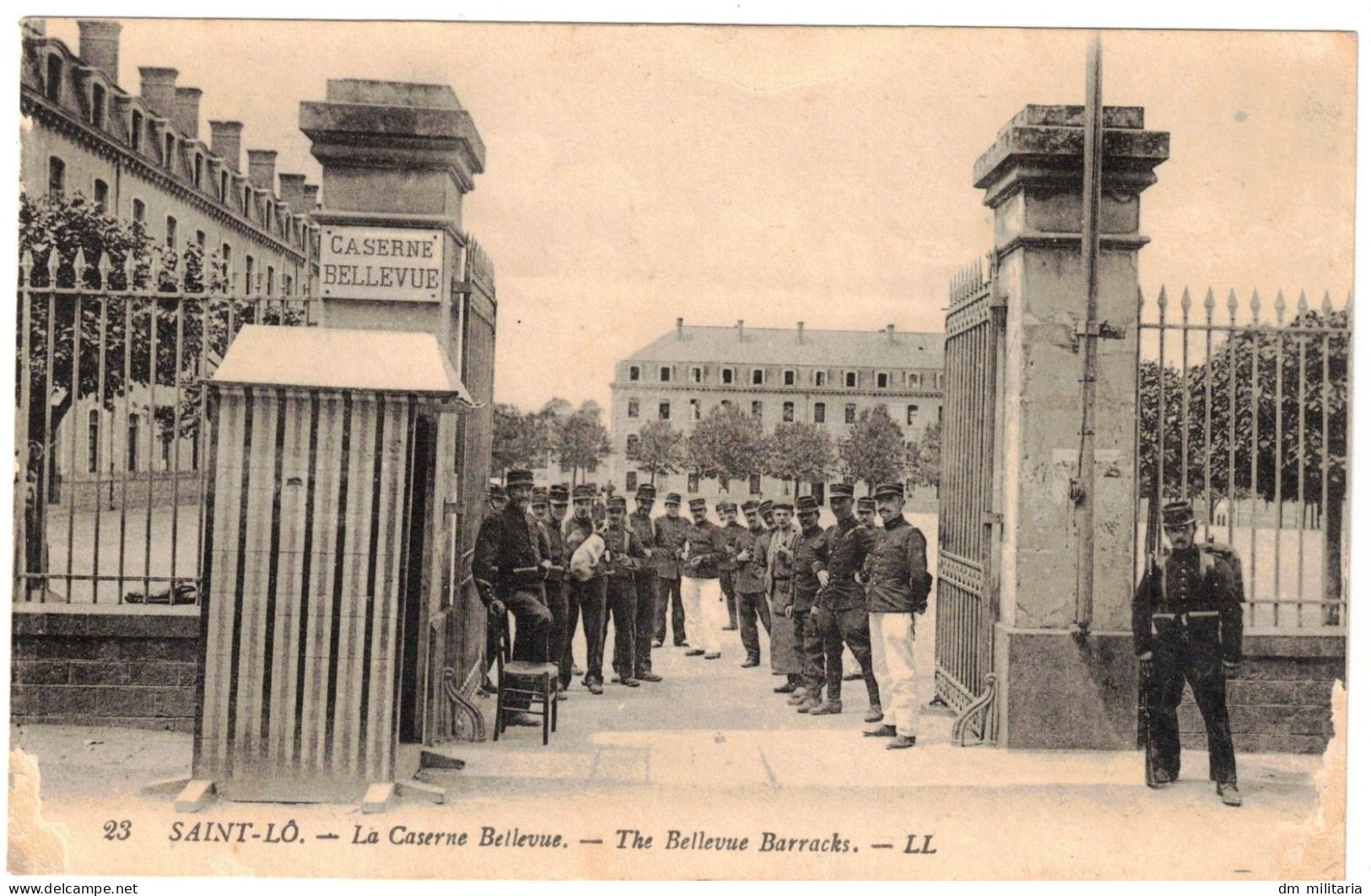 50 - TRÈS BELLE CPA : SAINT-LÔ - La Caserne Bellevue - Carte écrite Par Un Militaire Du 8e R.I. à Sa Fiancée - Barracks