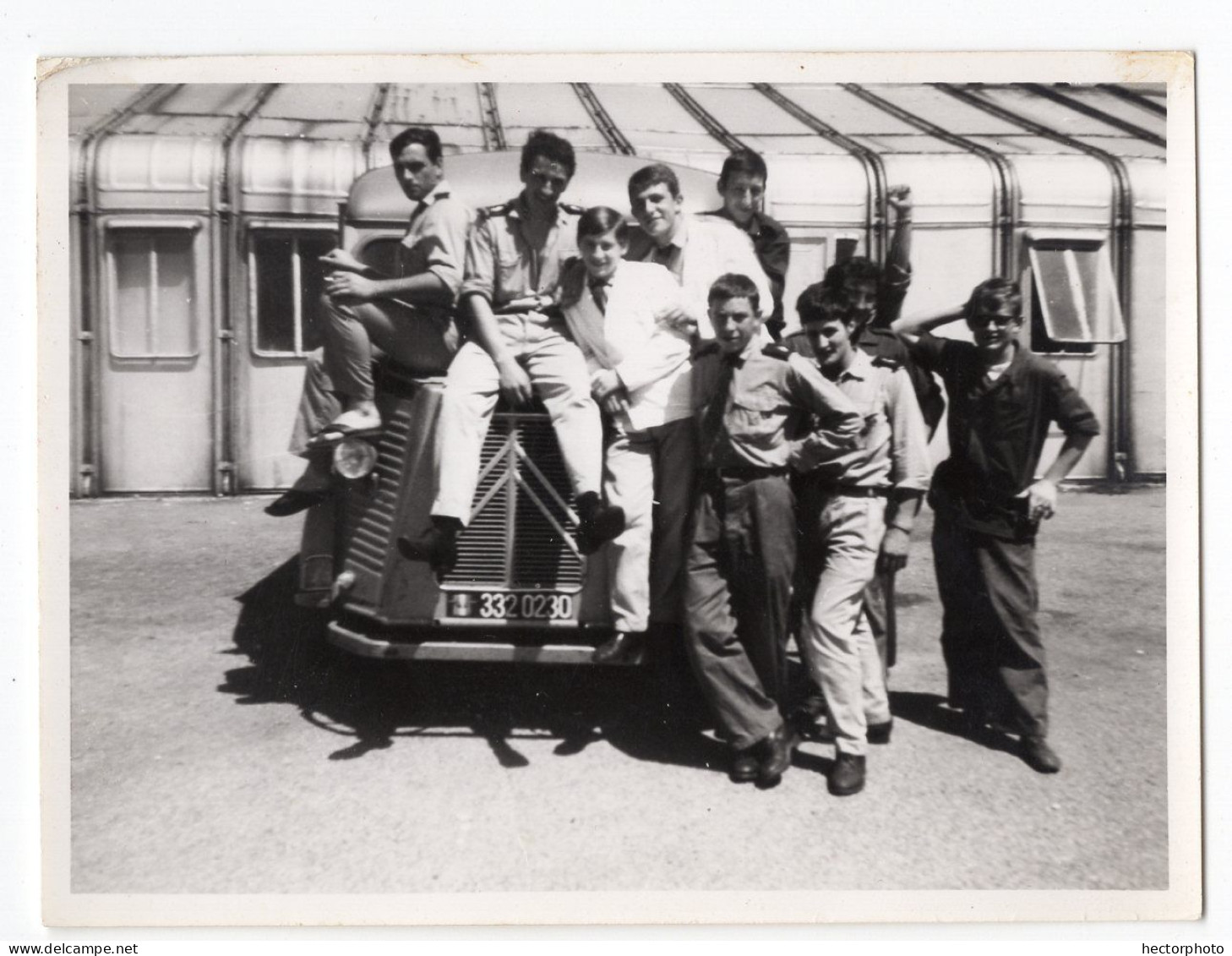 Snapshot Groupe Homme Camion Camionnette Citroen Van  60s Militaire Immatriculation - Guerre, Militaire