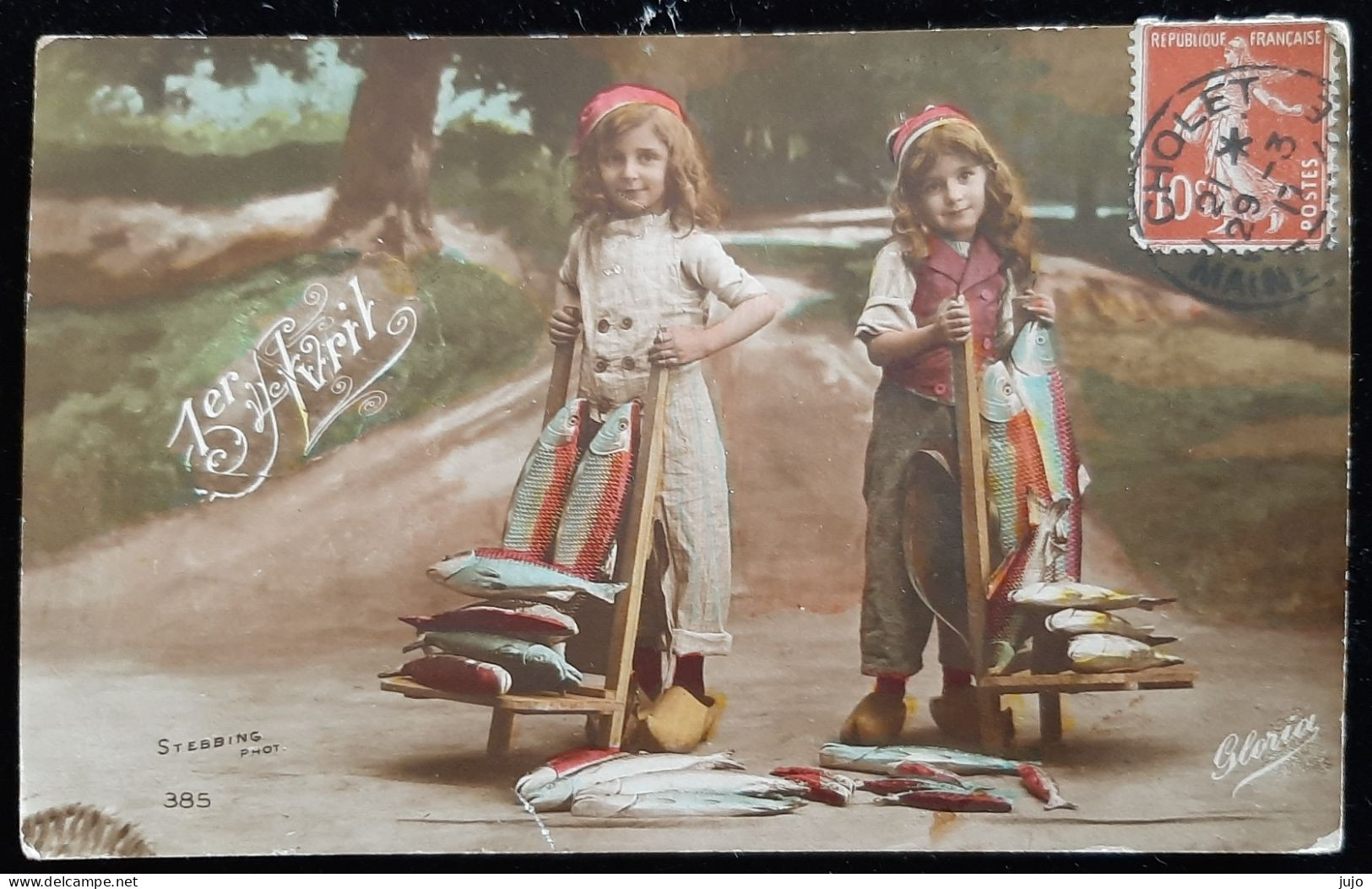 Enfants - Cpa Stebbing Photo  - Fillettes Revenant De La Pêche - Poissons - 1er Avril - Autres & Non Classés