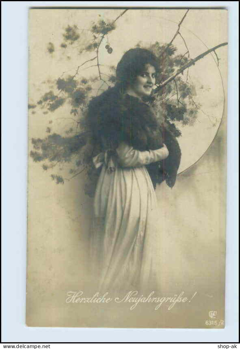 W9X08/ Neujahr Junge Frau Mit Pelzstola Foto AK 1919 - Nouvel An