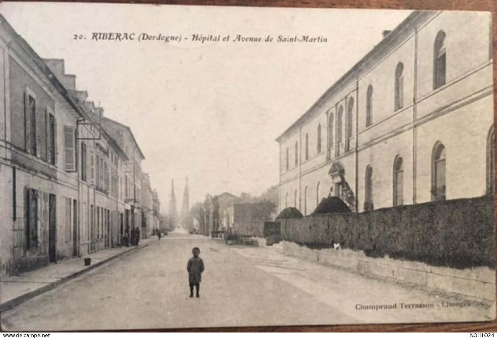 Cpa 24 Dordogne, Ribérac, Hôpital Et Avenue Saint-Martin, Petite Animation, éd Champeaud - Riberac