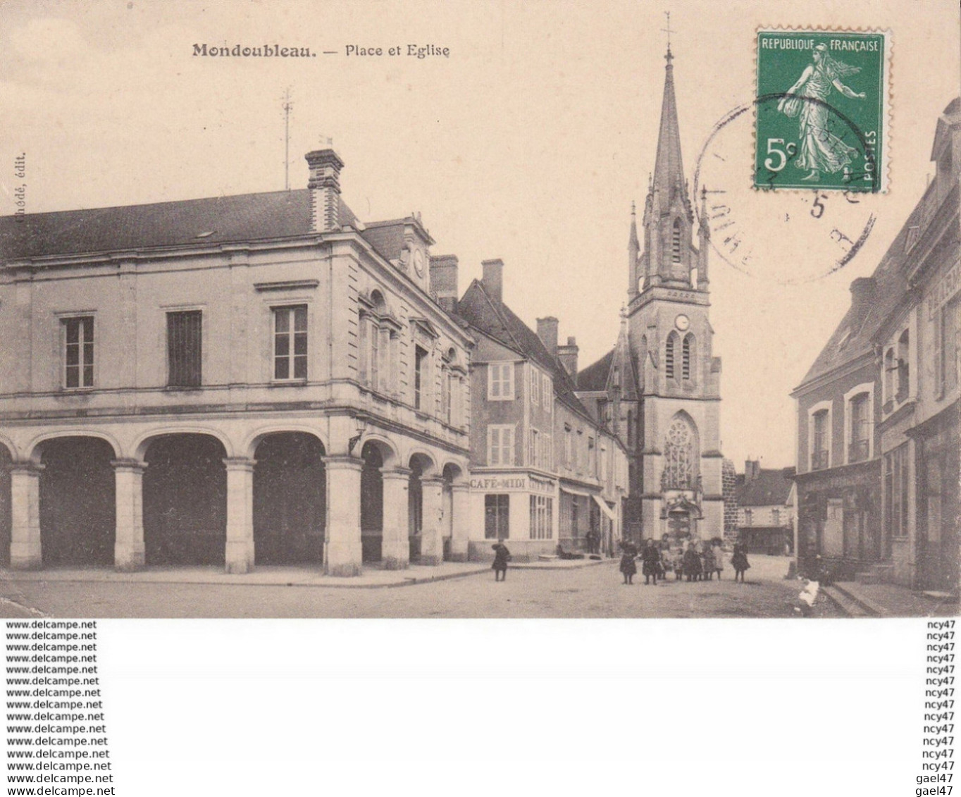 CPA (41)  MONDOUBLEAU.  Place Et église, Animé, Café Du Midi. ...D041 - Other & Unclassified