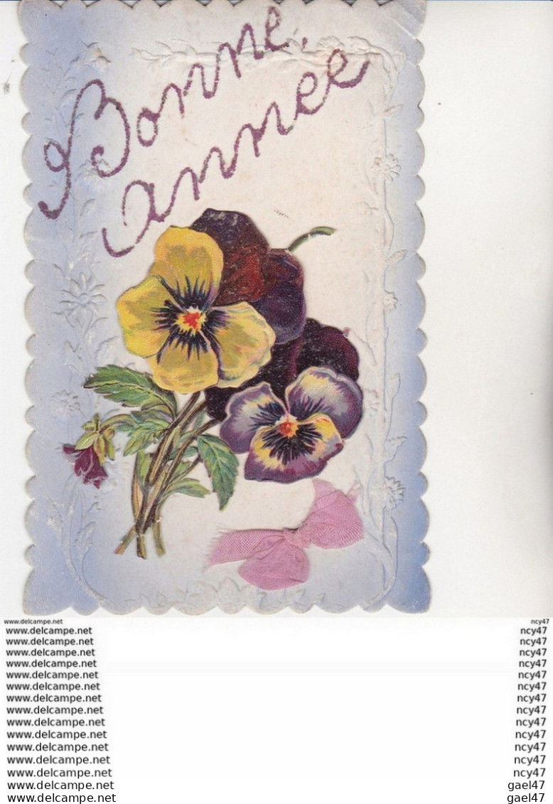 CPA. VOEUX.   Bonne Année. Fleurs Pensée, Bordure échancrée Et Gaufré,  Découpis.  ..U958 - Nouvel An