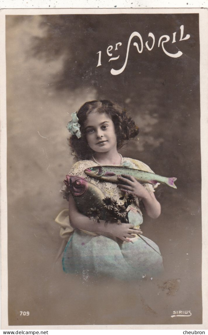 1er AVRIL. CPA FANTAISIE.. " 1 Er AVRIL ". FILLETTE ET POISSONS ".+ TEXTE ANNEE 1911 - April Fool's Day