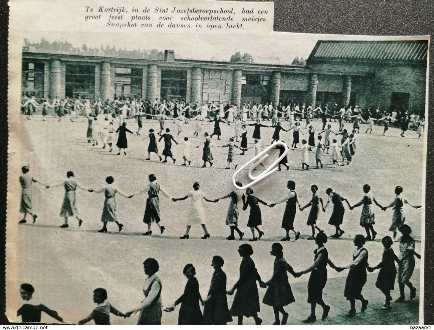 KORTRIJK 1936 / IN DE SINT JANSSCHOOL HAD EEN GROOT FEEST PLAATS VOOR DE SCHOOLVERLATENDE MEISJES - Unclassified