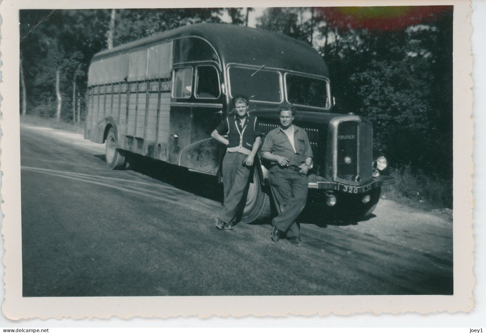 Photo Camion  Avec 2 Hommes - Cars