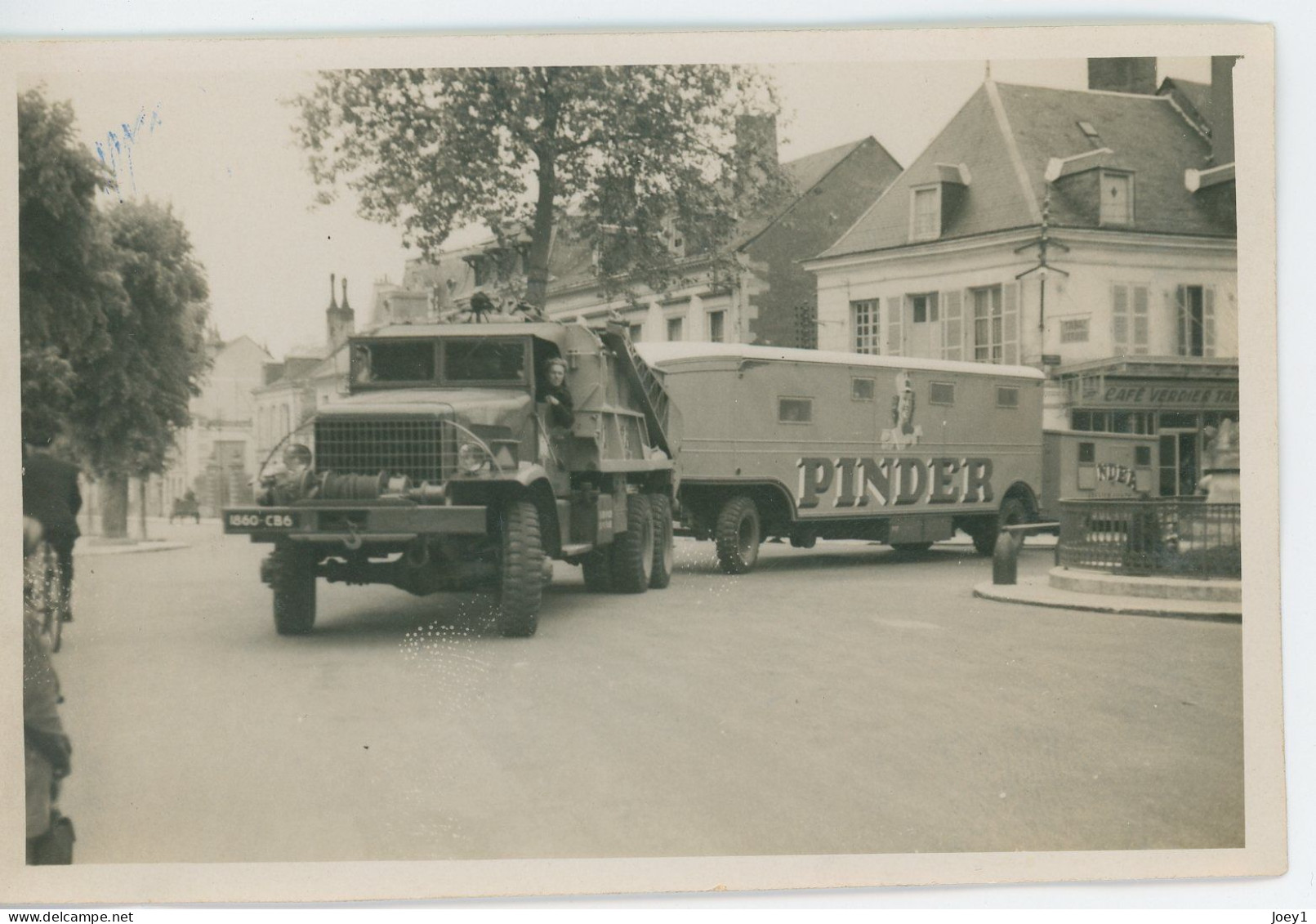 Photo Camion Cirque Pinder Avec  Hommes - Cars