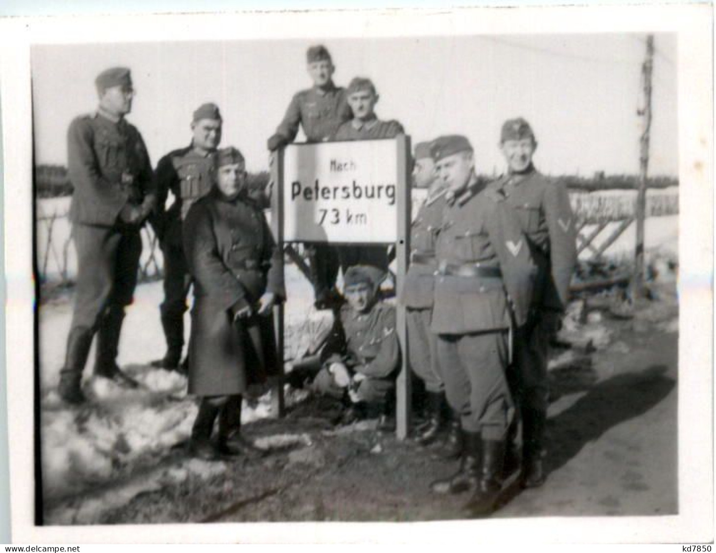 Soldaten Mit Schild - Nach Petersburg 73 Km - Guerra 1939-45