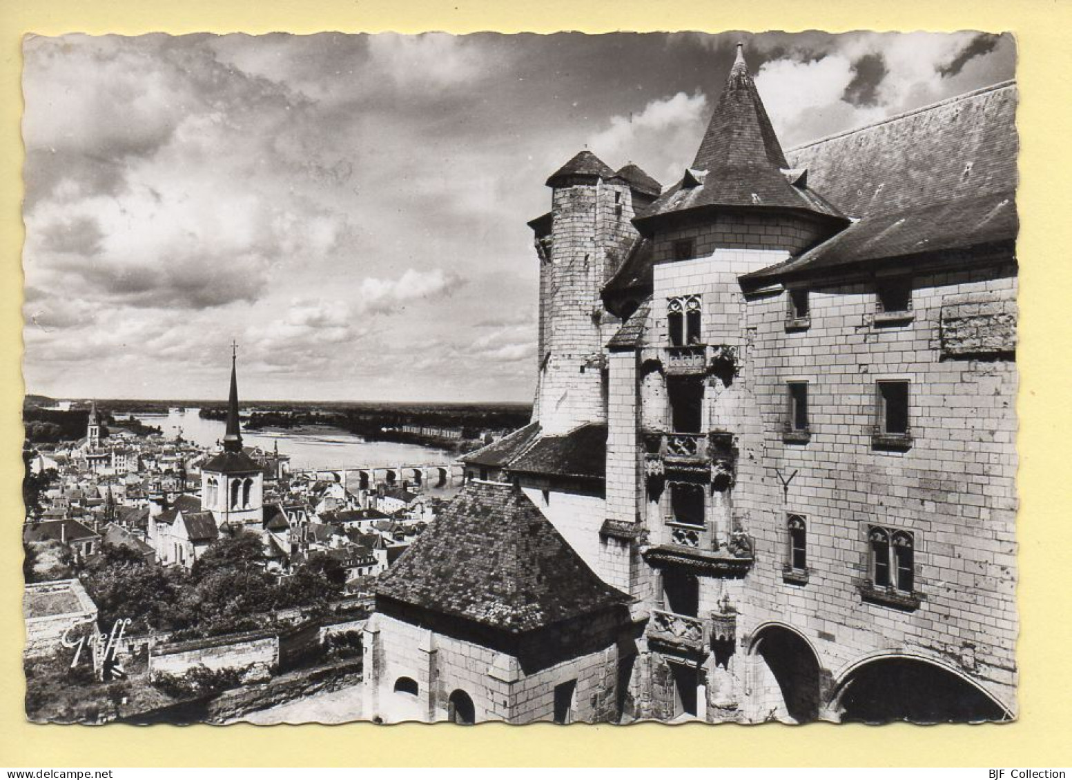 49. SAUMUR – Vue Générale Du Château Sur La Ville Et La Loire / CPSM (voir Scan Recto/verso) - Saumur