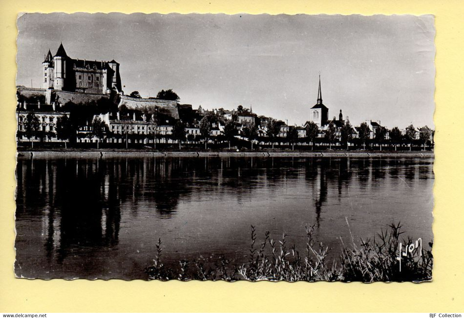 49. SAUMUR – La Loire Et Le Château / CPSM – Photo Véritable (voir Scan Recto/verso) - Saumur