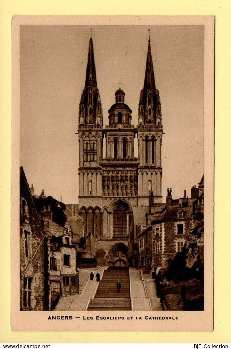 49. ANGERS – Les Escaliers Et La Cathédrale (voir Scan Recto/verso) - Angers