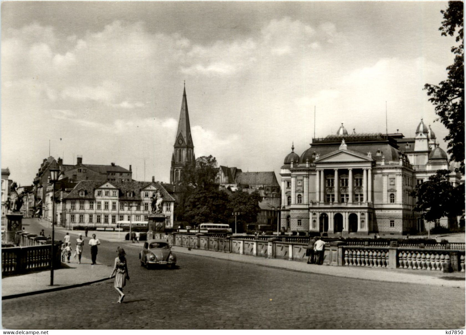 Schwerin - Staatstheater Und Dom - Schwerin