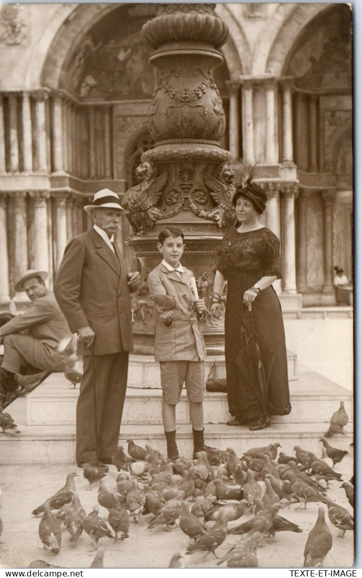Italie - VENIZE - CARTE PHOTO - Une Famille Aout 1913 - Autres & Non Classés