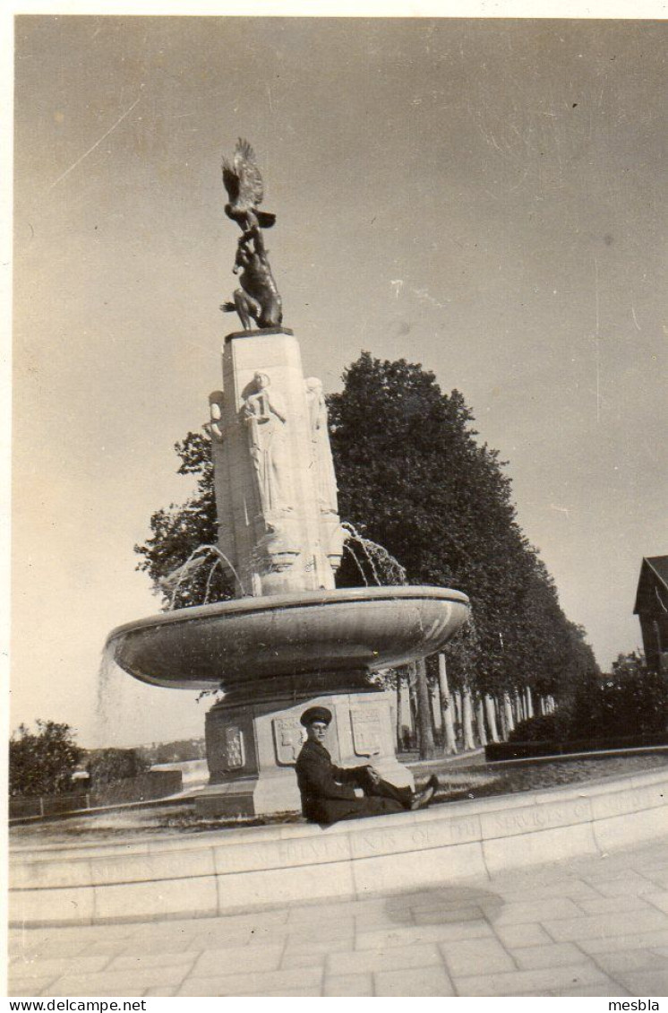 Photo -   TOURS -  FONTAINE  -  Octobre 1939 - Places