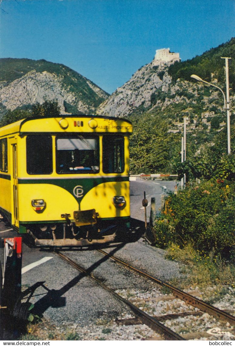 ENTREVAUX (Alpes-de-Haute-Provence): Le Petit Train - Gares - Avec Trains