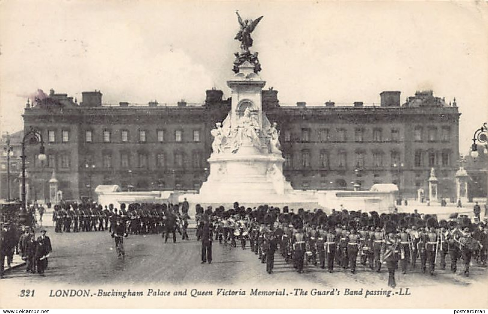 England - LONDON - Buckingham Palace - The Guard's Band Passing - Publ. LL Levy 321 - Buckingham Palace