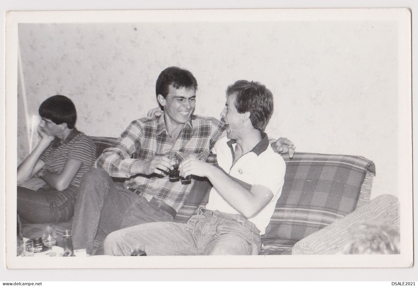 Handsome Guys, Two Young Men, Closeness, Home Paty Scene, Vintage Orig Photo Gay Int. 14x9cm. (300) - Anonymous Persons