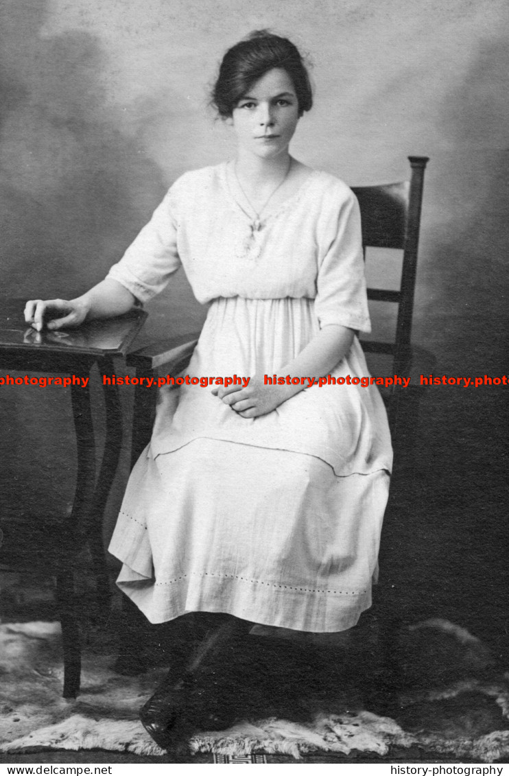 F006292 A Woman In A White Dress Is Sitting On A Chair At The Table - REPRODUCTION - Other & Unclassified