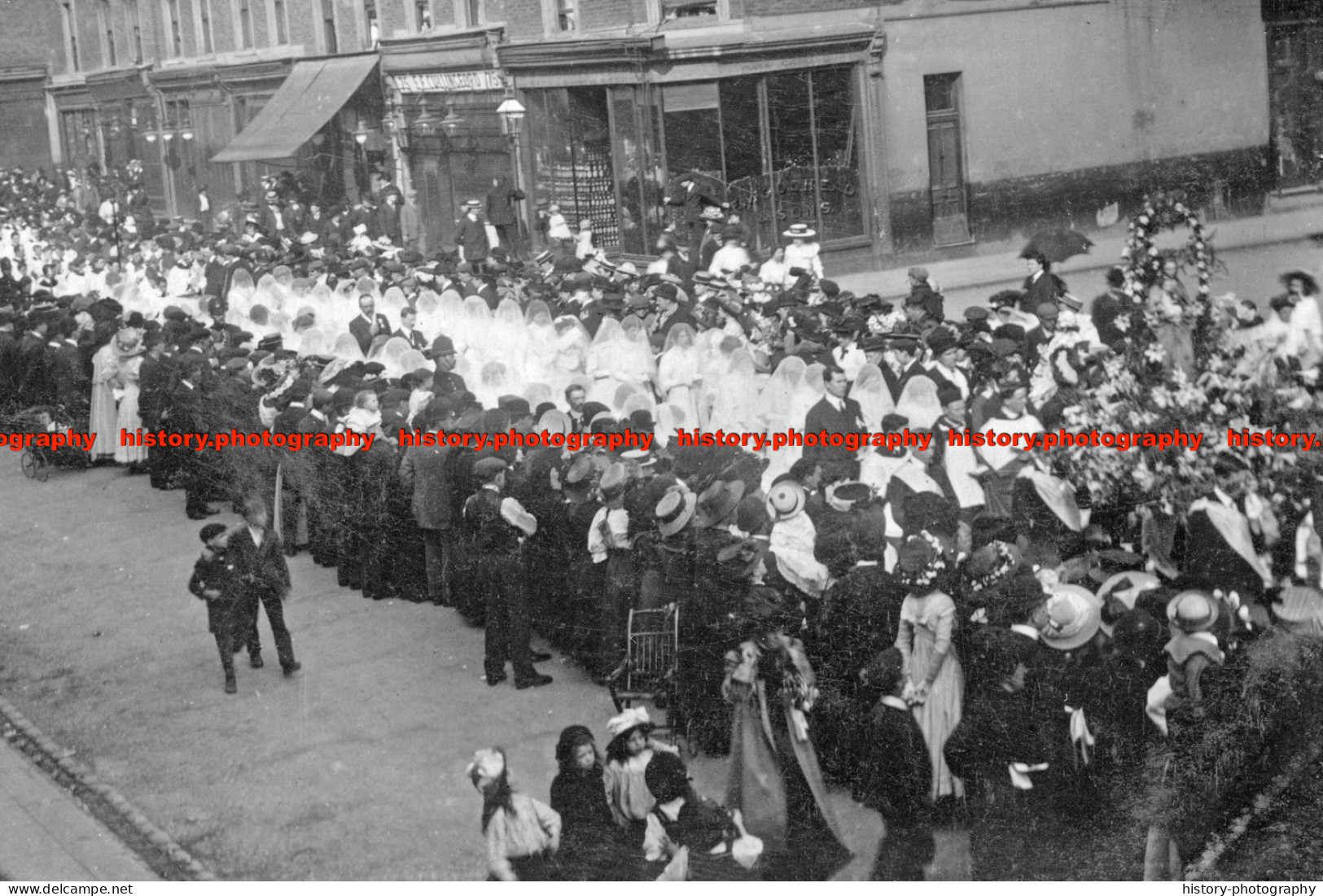 F006271 Kensington. Golborne Road. Roman Catholic Procession. 1910 - REPRODUCTION - Other & Unclassified