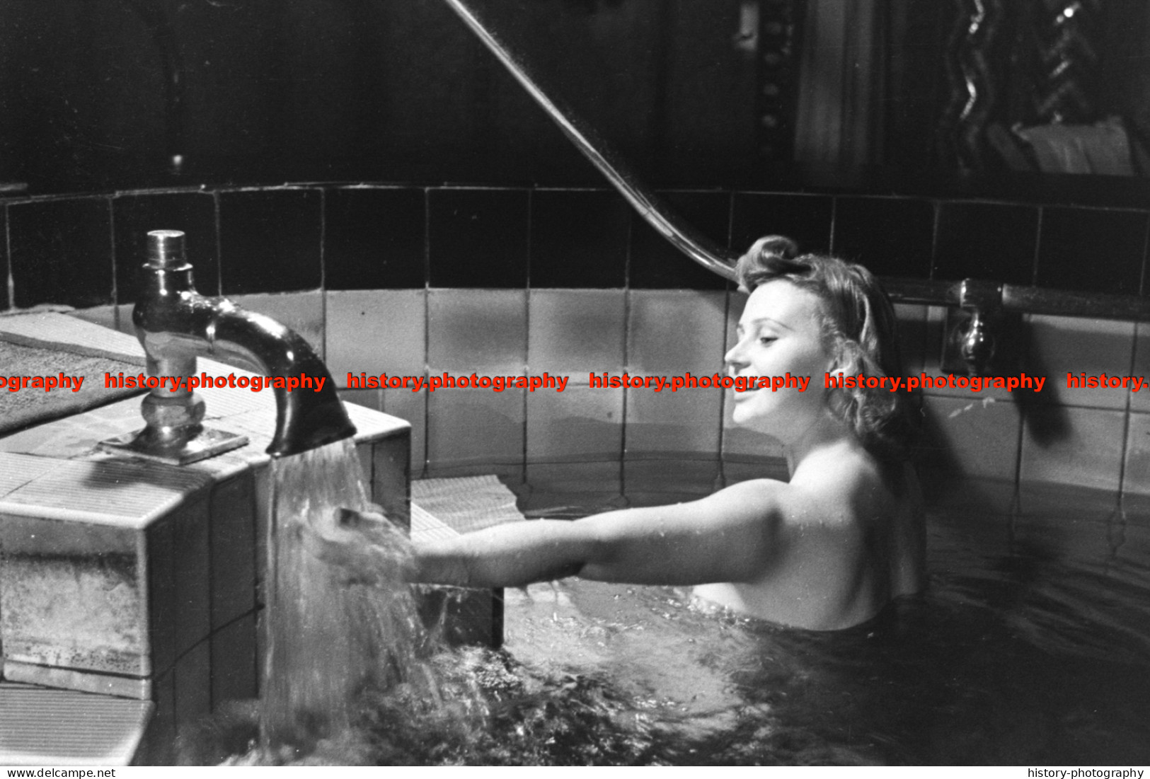 F006969 German Woman In A Sauna. BdM - REPRODUCTION - Sonstige & Ohne Zuordnung
