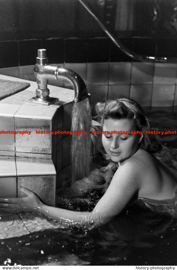 F006964 German Woman In A Sauna. BdM - REPRODUCTION - Sonstige & Ohne Zuordnung