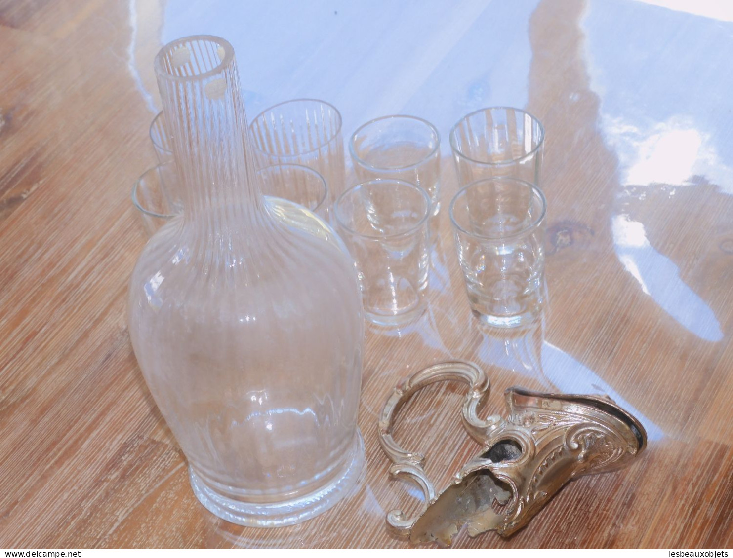 -ANCIEN PETIT SERVICE A LIQUEUR CARAFE & 8 PETITS VERRES 2 MODELES Différents    E - Glass & Crystal