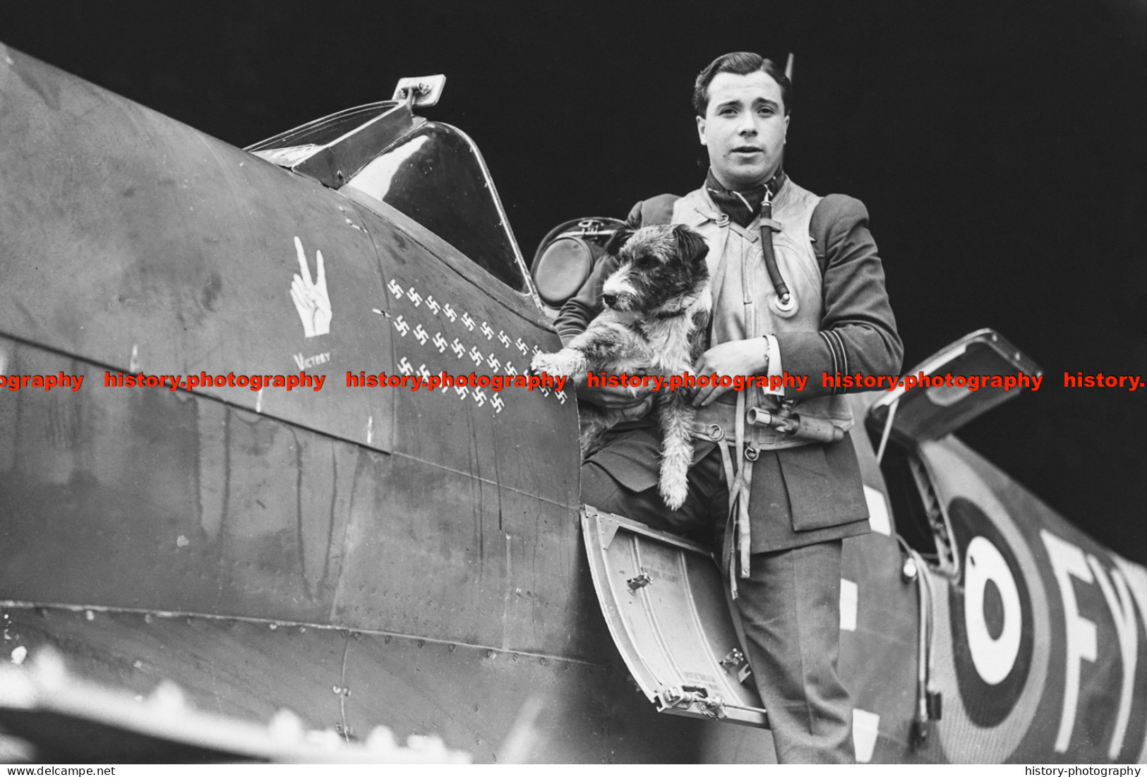 F009925 Eric Stanley Lock. RAF Aircraft Pilot With Mascot Dog. WW2 - REPRODUCTION - Other & Unclassified