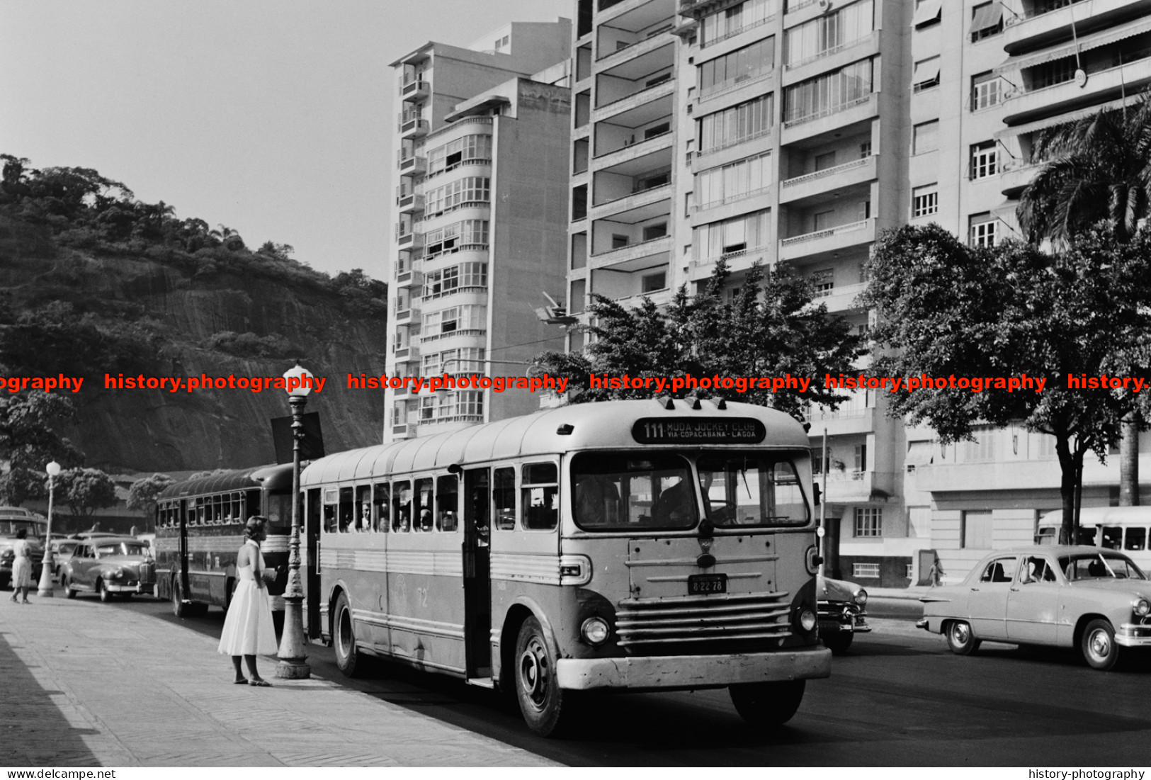 F009904 Copacabana Beach. Rio De Janeiro. Brazil - REPRODUCTION - Autres & Non Classés