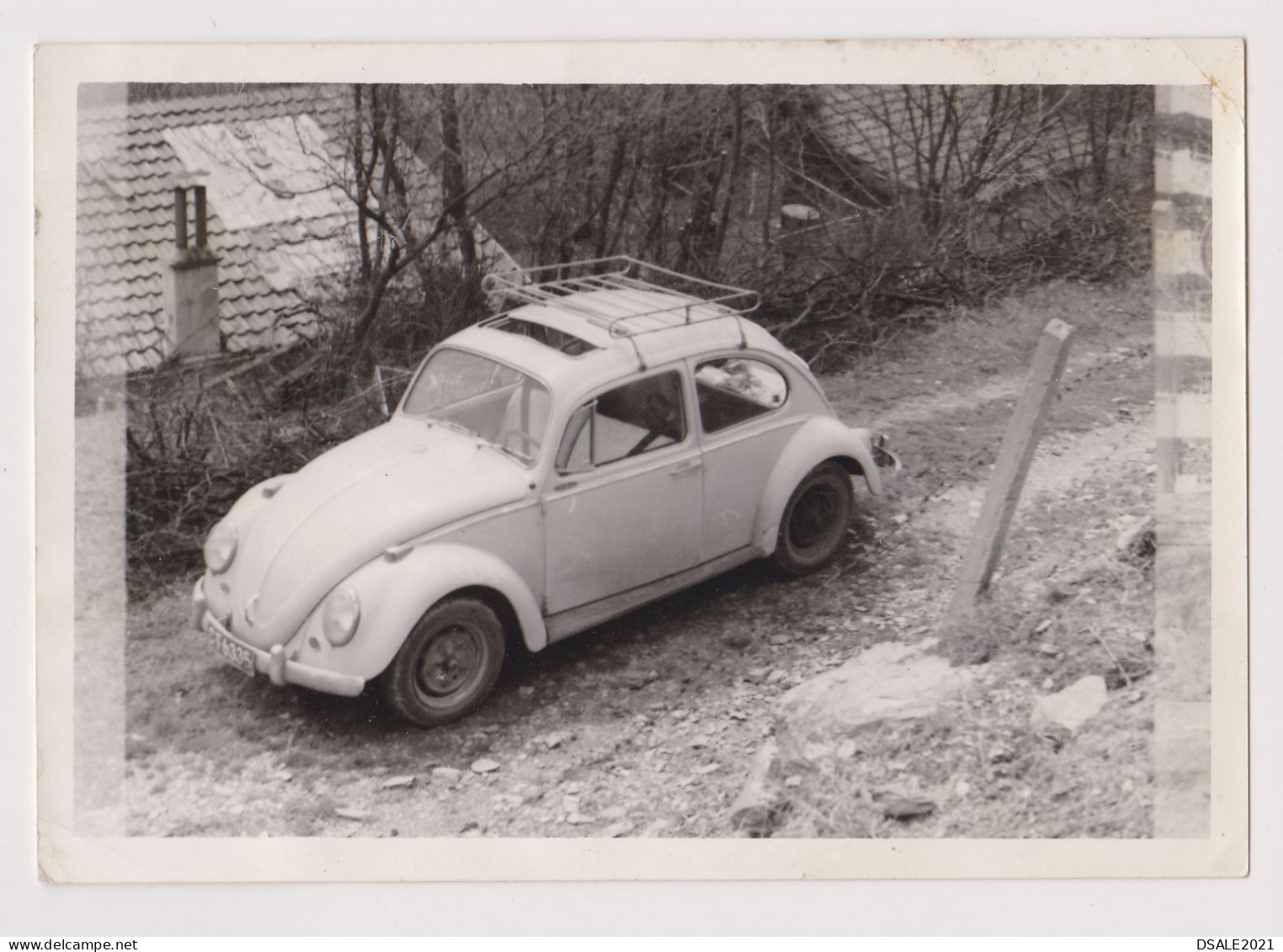 Old Volkswagen Beetle Car In Yard, Vintage Orig Photo 12.9x9cm. (307) - Coches