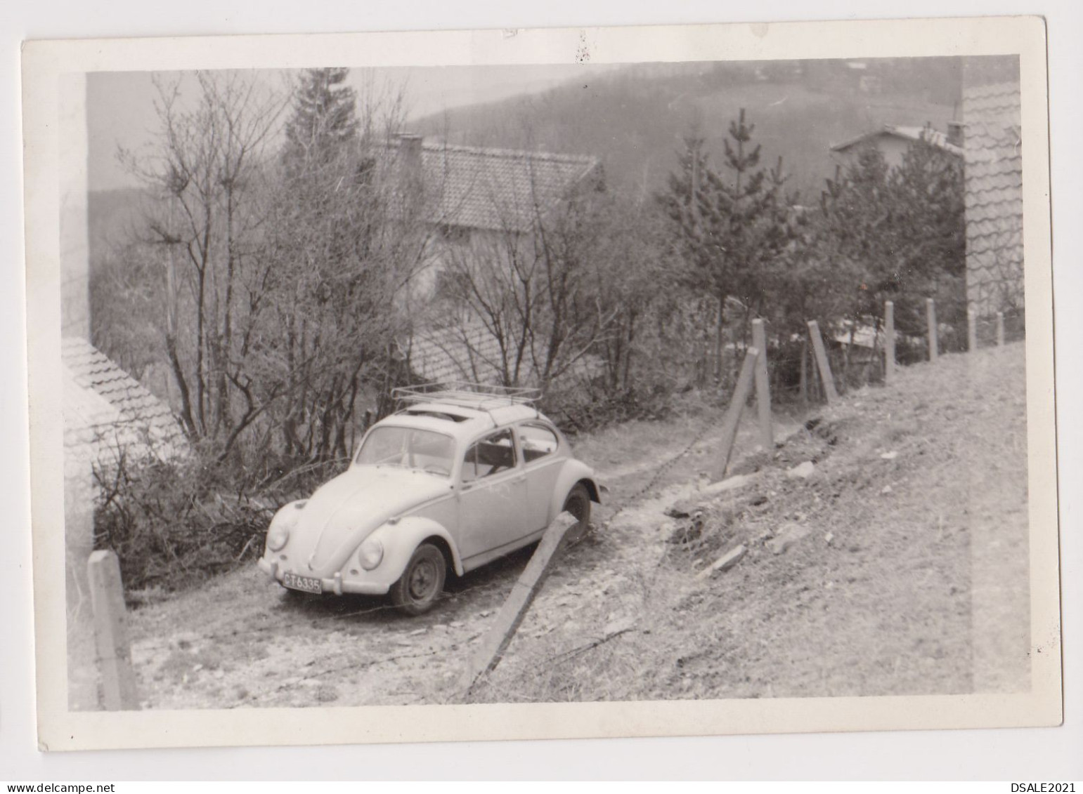 Old Volkswagen Beetle Car In Yard, Vintage Orig Photo 12.9x9cm. (308) - Cars