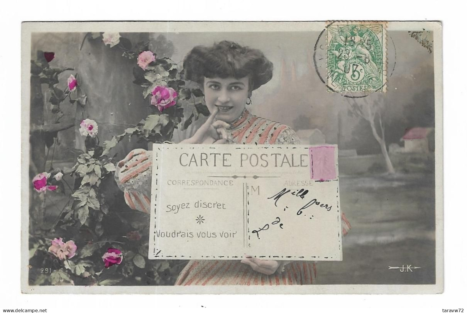 CPA FANTAISIE / JEUNE FEMME ET CARTE POSTALE - Women