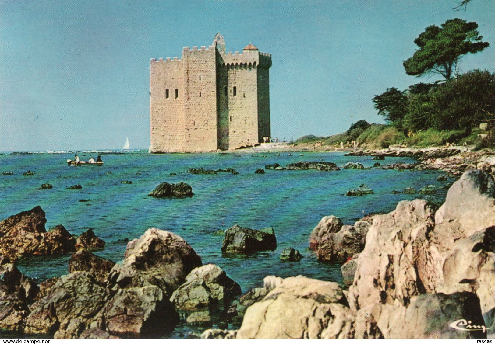 CPM - P - ALPES MARITIMES - CANNES - ILE SAINT HONORAT - MONASTERE FORTIFIE - Cannes