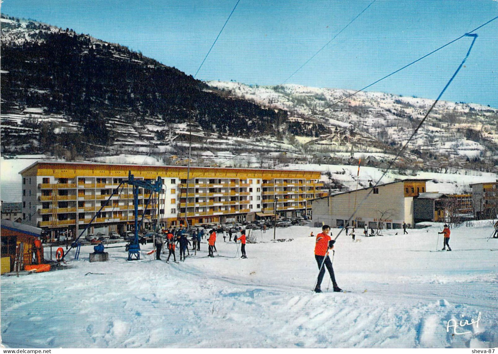 05 - Serre Chevalier - Villeneuve La Salle - La Gare De Départ Du Télécabines - Le Téléskis Et La Place Du Télécabines - Serre Chevalier