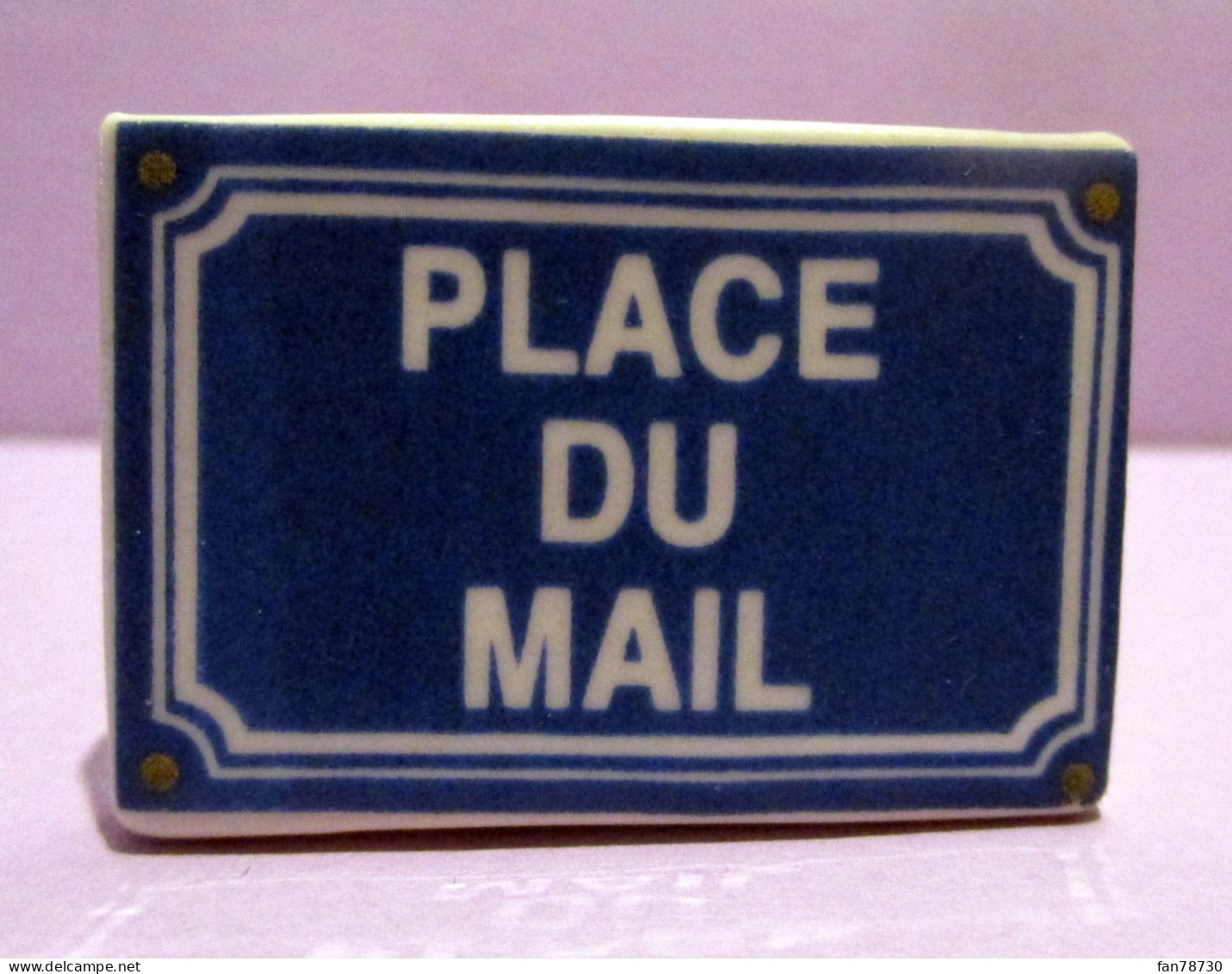 Fève Brillante Plate -  Plaque De Rue "Place Du Mail" - Frais Du Site Déduits - Sonstige & Ohne Zuordnung